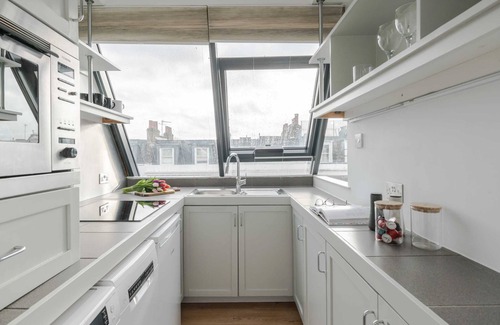 Camden Town with Primrose Hill Apartment | Light-filled Primrose Hill Rooftop Retreat