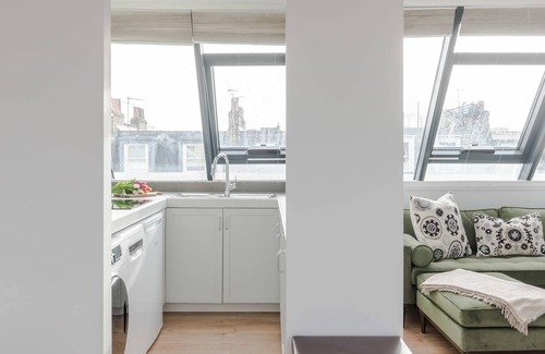 Camden Town with Primrose Hill Apartment | Light-filled Primrose Hill Rooftop Retreat