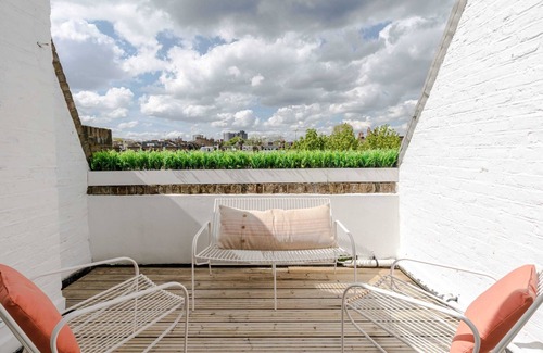 Camden Town with Primrose Hill Apartment | Light-filled Primrose Hill Rooftop Retreat