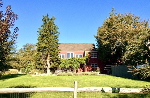 Springs House | Light filled SPACIOUS home w/water-views that inspired POLLACK!.