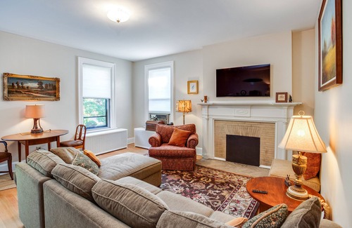 East Avenue Apartment | Light-Filled Spacious 1 Bedroom