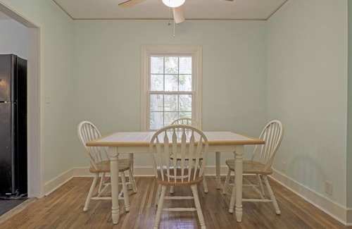 Sunset Park House | Light filled updated 1930s cottage in Sunset Park/3 Bedrooms 1 Bath - Sleeps 6