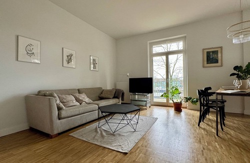 Wuppertal Apartment | Light-flooded open-plan apartment, high-quality furnishings, great bathroom and balcony