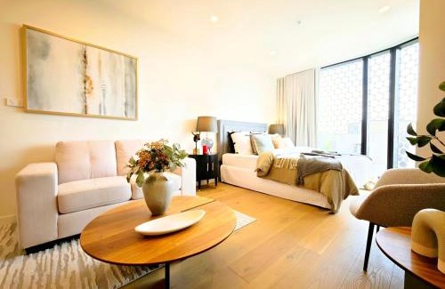 Box Hill Apartment | Light luxury hotel-style suite in the core of Box Hill, with everything you need for dining and entertainment downstairs