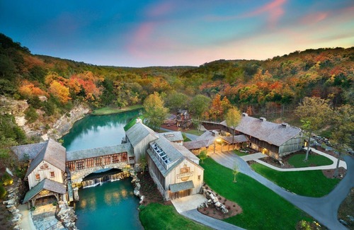 Lampe House | Light N Up with a little RNR on Table Rock Lake