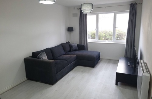Hounslow Heath Apartment | Light, spacious 2 bed apartment nr Heathrow airport