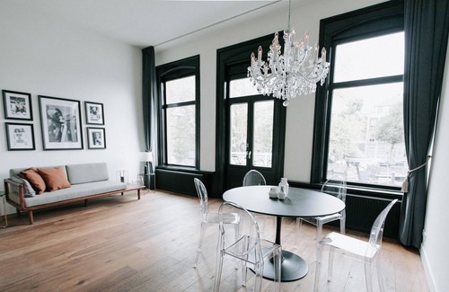 Oude Pijp Apartment | Light, spacious apartment next to city center