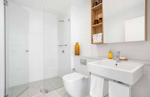 Lane Cove Apartment | Light, stylish 1BR apartment near shops and transport with parking