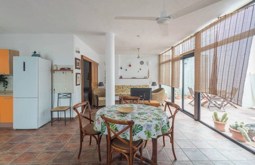 Caleta de Sebo House | Lightbooking La Graciosa
