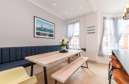 Margate Apartment | Lighthouse View - Apartment by the Sea