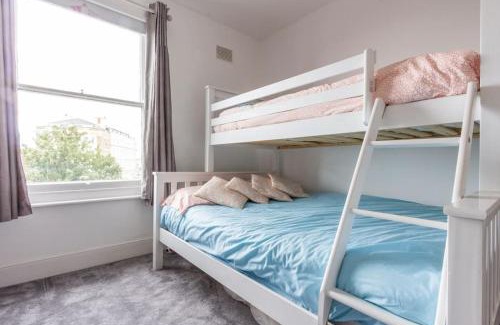 Margate Apartment | Lighthouse View - Apartment by the Sea