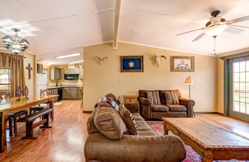 Uvalde House | Lightning Bug Springs Retreat