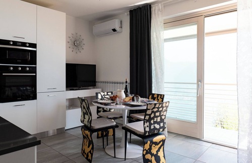 Parzanica Apartment | Lights on the Lake one-bedroom apartment with rooftop terrace and lake view pool
