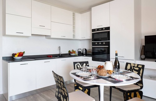 Parzanica Apartment | Lights on the Lake one-bedroom apartment with rooftop terrace and lake view pool