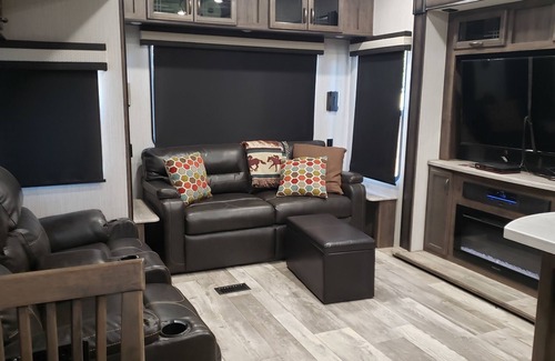 Cleburne House | Like Horses? Enjoy glamping on our horse ranch and rescue.