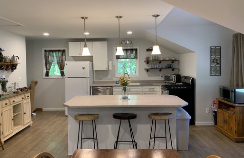 Ontario City House | Like New 2-bedroom Home near Lake Ontario
