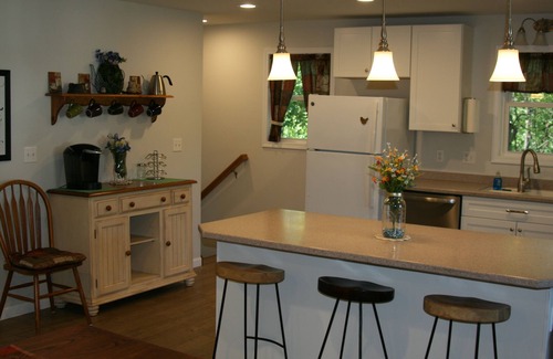 Ontario City House | Like New 2-bedroom Home near Lake Ontario