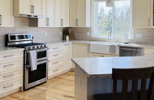 Carver House | Like new home in Vancouver countryside