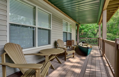 Cullowhee House | Like to sit back, relax & enjoy the lake? Come stay at Lakeside today!
