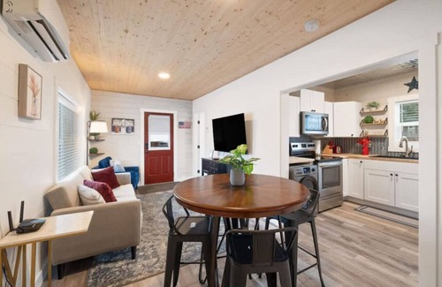 Ponderay House | Lil America – Hot Tub, Tesla EV, Near Schweitzer