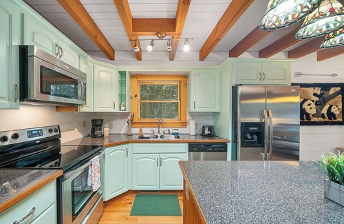 Vein Mountain Cabin | "Lil Cub" Cabin in Nebo Gated Community