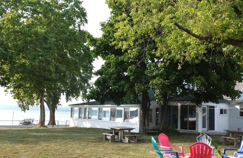 Beulah Cottage | Lil's on the Lake - LARGE, CHARMING, AND PET-FRIENDLY COTTAGE ON CRYSTAL LAKE!