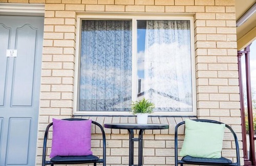 Goulburn Bed & Breakfast | Lilac City Motor Inn Deluxe Queen Room 11