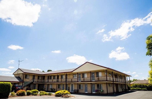 Goulburn Hotel | Lilac City Motor Inn Standard Queen Room 2