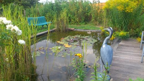 Saint-Lubin-de-la-Haye Bed & Breakfast | Lilac cottage