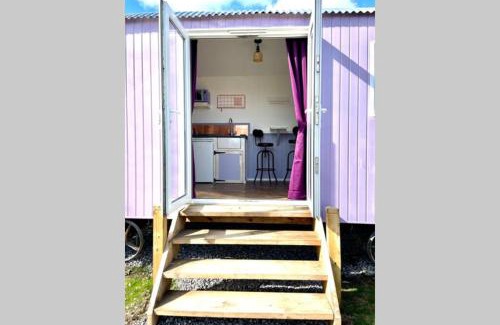 Kilgetty House | Lilac Tree Hut