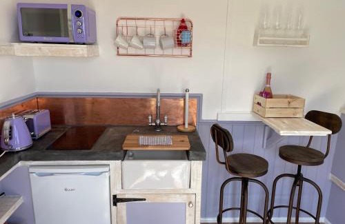 Kilgetty House | Lilac Tree Hut
