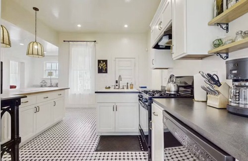Old Town Eureka Apartment | Lilac Victorian Downstairs-Spacious Water-View Apartment in Historic Old Town