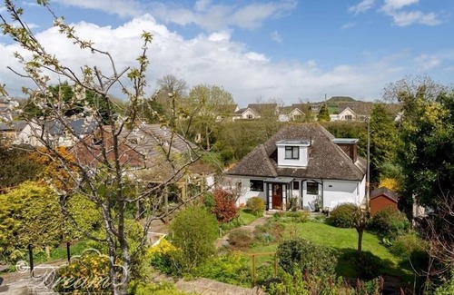 Shipton Gorge Cottage | LILLIPUT, pet friendly, with a garden in Shipton Gorge