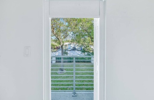 Lake Worth Corridor House | 'Lilly' at Aviara Lake Worth