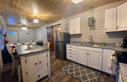 Haysi Cottage | Lilly's Pad "HOME AWAY FROM HOME"