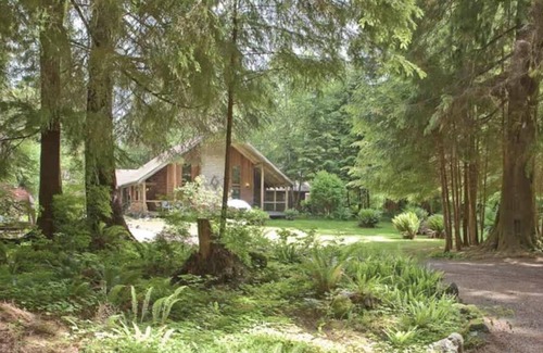 Forks Apartment | Lily Lodge Room near Olympic National Park