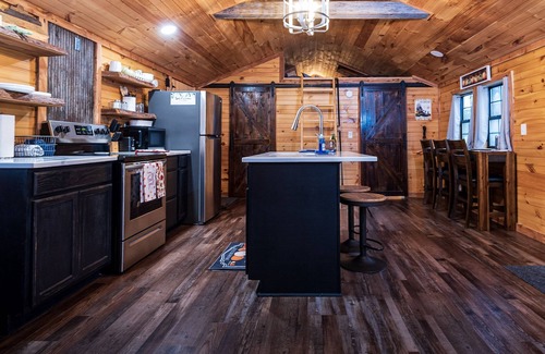 Stanton Cabin | Lily Pad Bungalow - Red River Gorge, Slade KY