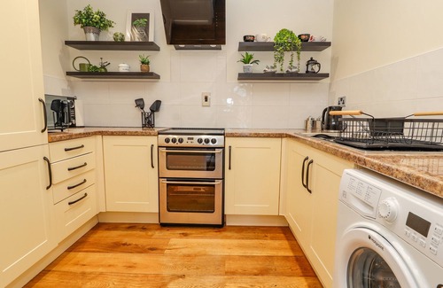 Meliden Cottage | LILY PAD, family friendly, with a garden in Dyserth