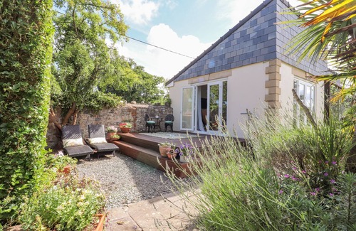 Meliden Cottage | LILY PAD, family friendly, with a garden in Dyserth