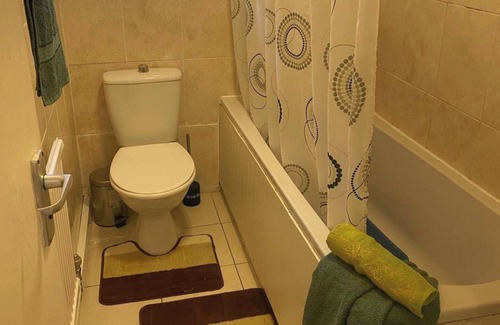 Thamesmead East House | Lily's Home - 4 Bedroom House