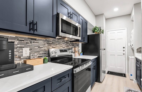 Northgate Apartment | Lily: Studio Apt, 4 Minute Walk to Campus, Newly Remodeled