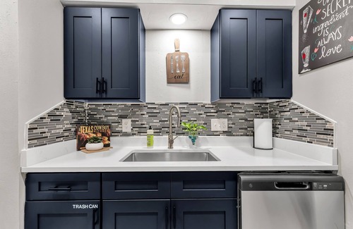 Northgate Apartment | Lily: Studio Apt, 4 Minute Walk to Campus, Newly Remodeled