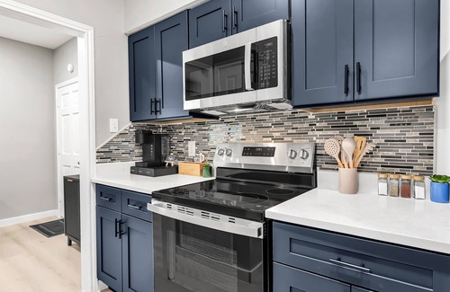 Northgate Apartment | Lily: Studio Apt, 4 Minute Walk to Campus, Newly Remodeled