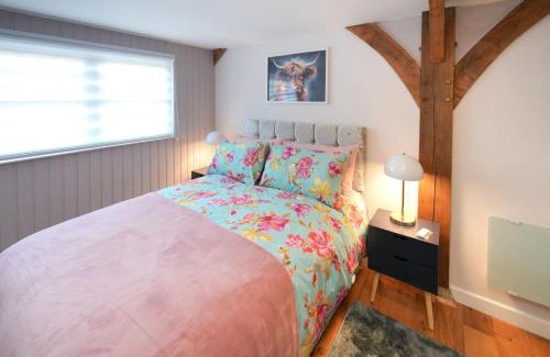 Kilmarnock House | Lily Wood Cottage outside Hurlford