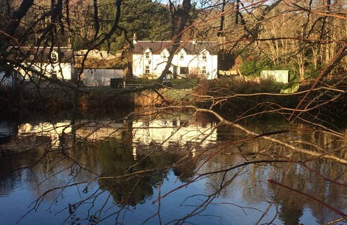 Fort Augustus Cottage | Lilybank,a traditional highland cottage located in Fort Augustus village.