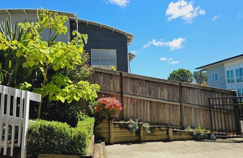 Three Kings House | LILYPAD 4-bedroom Urban Retreat Auckland