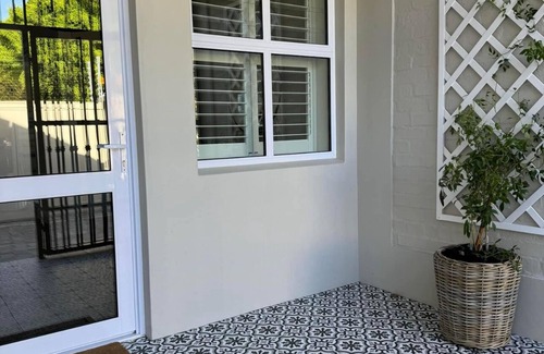 Alphen Cottage | Lime Tree CottagenDesigner 3 Bedroom Cottage in Constantia with a splash-pool
