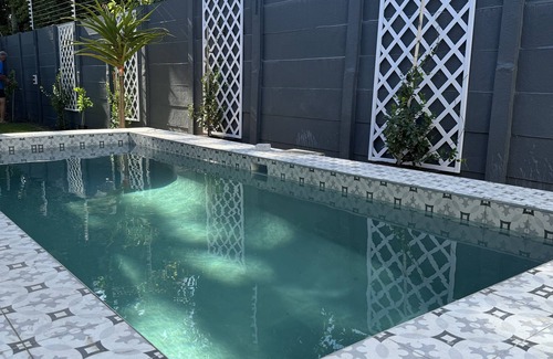 Alphen Cottage | Lime Tree CottagenDesigner 3 Bedroom Cottage in Constantia with a splash-pool