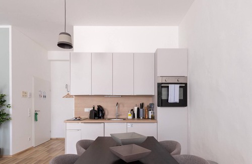 Villach Apartment | limehome Villach | Suite XL with sofa bed