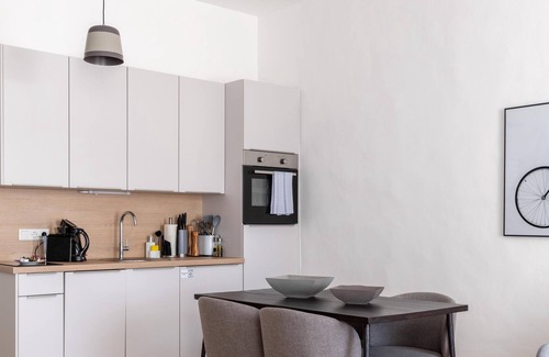 Villach Apartment | limehome Villach | Suite XL with sofa bed